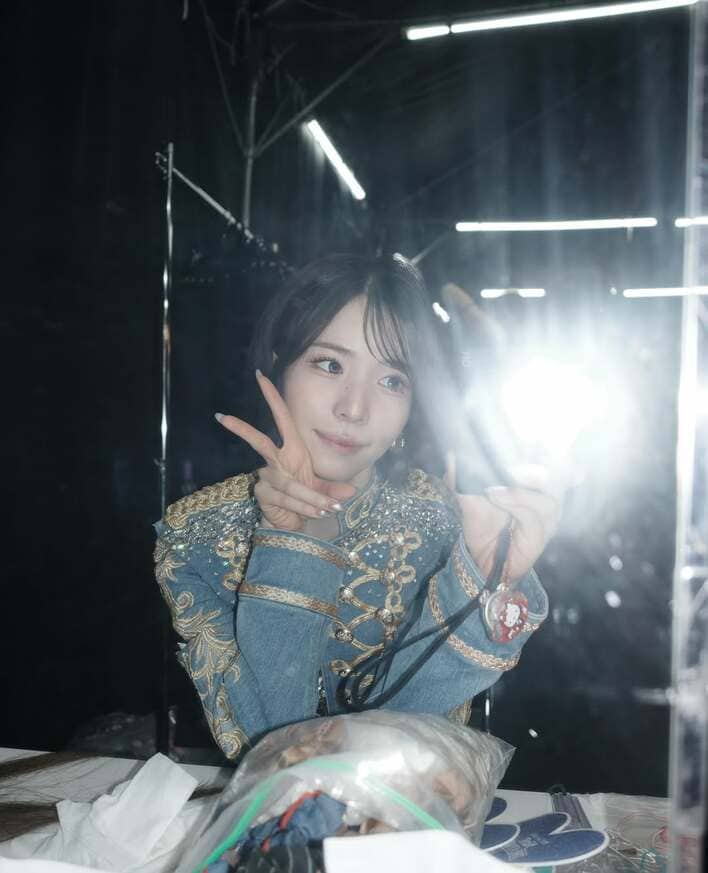 NiziU・MAYA 引き締まった腹筋＆美脚際立つスタイル抜群ショット公開