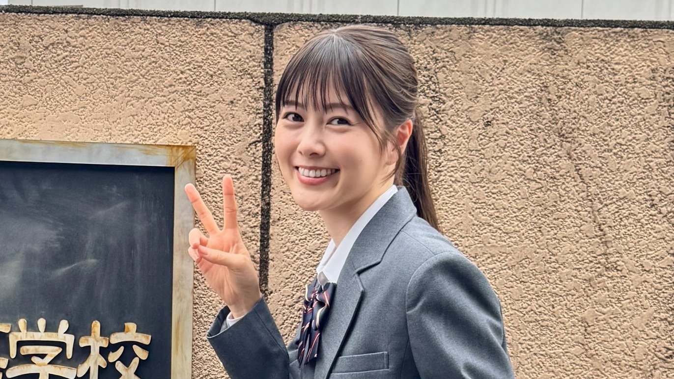 女子高生まいやん】白石麻衣の制服姿に「天使みたい！」中沢元紀の 