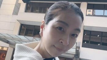 「こんなの食べたことない」真矢ミキ きのこたっぷりのおしゃれ手料理を披露！白ワインを添えた優雅な雰囲気ただよう食卓