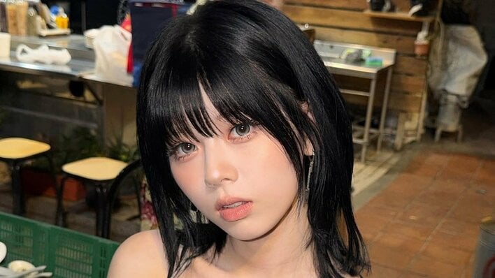 NiziU・RIKU ヒョウ柄キャミ姿の“最強ビジュ”公開！抜群スタイル際立つウエスト周りを大胆に肌見せさせたショットに「かっこいいお姉さん」
