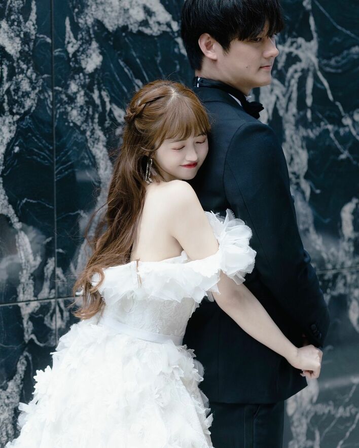 【祝！結婚】中井りか／ＮＧＴ４８／週刊ヤングジャンプ／受取指定可能／送料込み 新婚の元NGT48・中井りか 夫にバックハグ！ “最強のお姫様”な