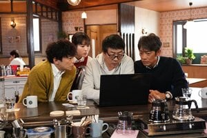 映研の映像に怪しげな男“ランボー”の姿が！肇（大森南朋）のもとにはある仕事が舞い込み…『ラムネモンキー』第6話予告