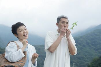 小林聡美主演  映画「ツユクサ」で知る“日常の尊さ”と“大人の恋の妙味”