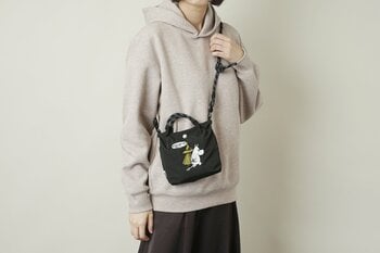 【ムーミン】新生活を彩る新商品登場！パッと目を引くリッチな刺繍デザイン「ムーミン＆スナフキン」など、ここでしか出会えないアートがミニショルダートートに！軽やかさで、新生活の毎日をスマートに彩ります。