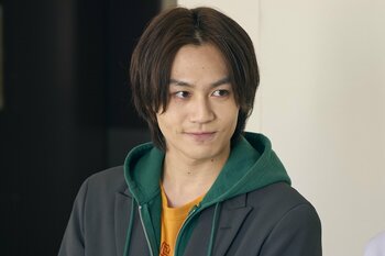 日の出鉛筆に労基が！人見（松田元太）と真野（前田敦子）は“隠れ残業”をする社員と話をするが…『人事の人見』第2話予告