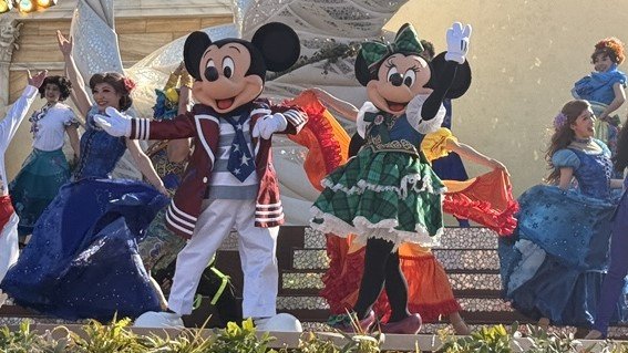 ディズニーシー 約12年ぶりの新ステージショーを先行取材！「ダンス・ザ・グローブ！」華やか衣装のミッキーや新登場のキャラクターは必見
