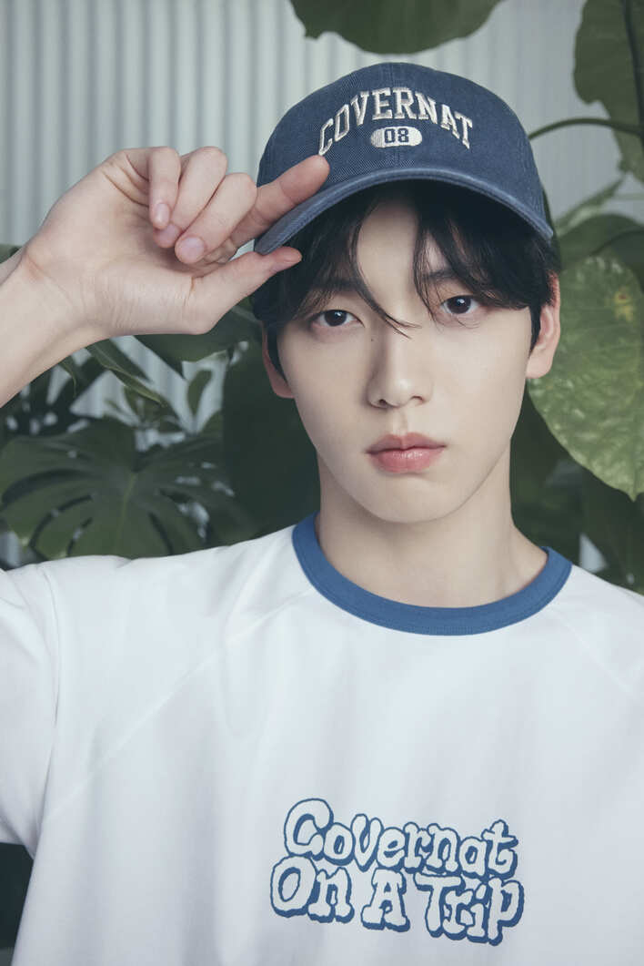 アイドル TOMORROW X TOGETHER UNIFORM SHIRT SOOBIN TOMORROW X TOGETHER・SOOBIN 清涼感あふれる着こなし披露