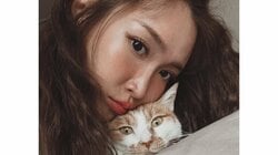 紗栄子 美腹筋際立つヘソ出しコーデを披露！オールバックでニッコリの休日満喫ショットに「スゴく似合ってる」「素敵」