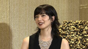 小松菜奈 8億円超のジュエリーにうっとり 今、食べたいのは「もつ鍋」