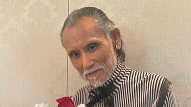 片岡鶴太郎 “多才”な華やかフラワーアレンジメント披露！見る角度で