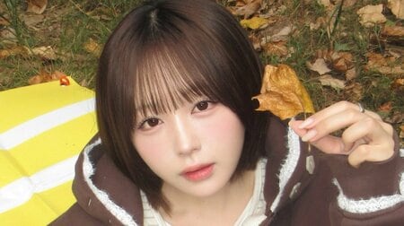 なえなの 友人と作った“ピクニック弁当”を披露！美脚際立つ“ミニ丈コーデ”で秋の公園楽しむ姿に「どんぐりの擬人化」「料理がお店レベル」