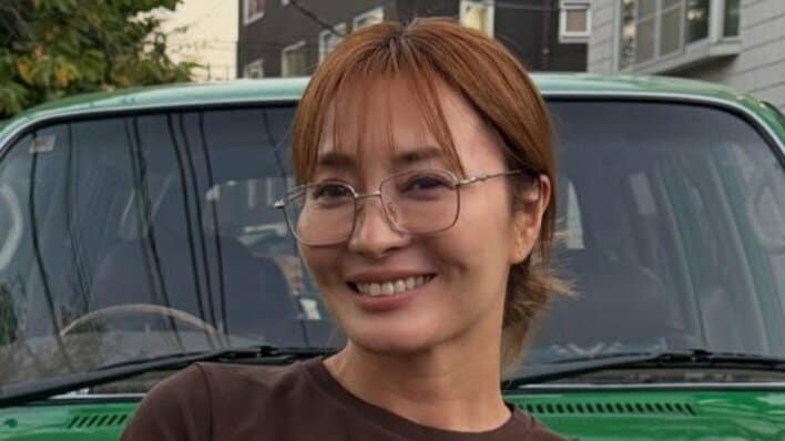 【画像8枚】新山千春 “レトロ”なランクル公開！「今の時代にない」グリーンカラーが映える存在感ある1台を見る