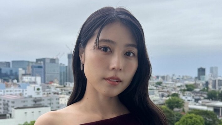 有村架純 タイトな肩出しドレスで美スタイル際立つ姿披露！ヘルシーな色気と気品あふれるショットにファンもん絶「女神降臨」「見とれてしまう」