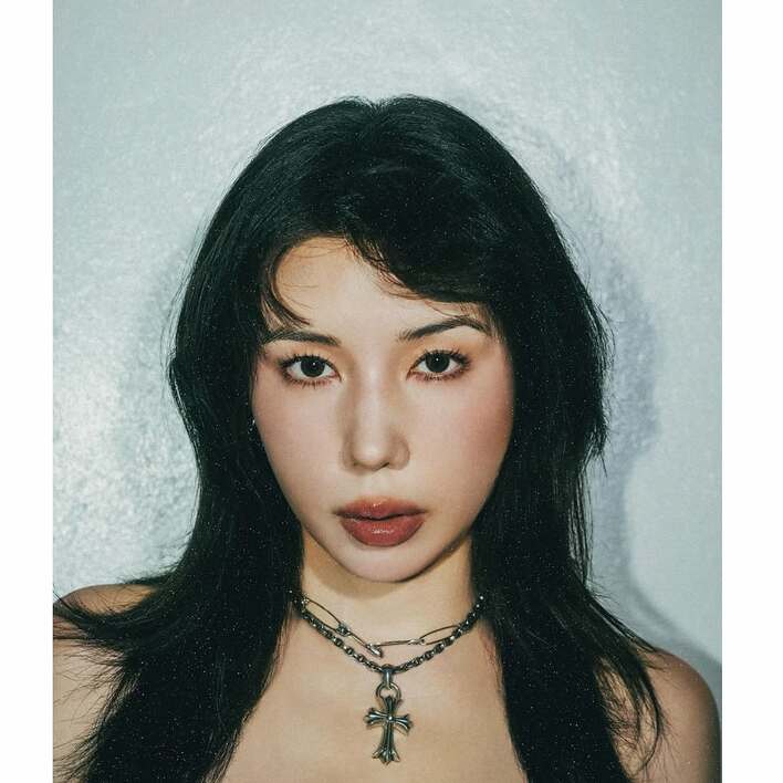 平成初期生まれに刺さりすぎる」独立発表の仲里依紗 オフィシャル