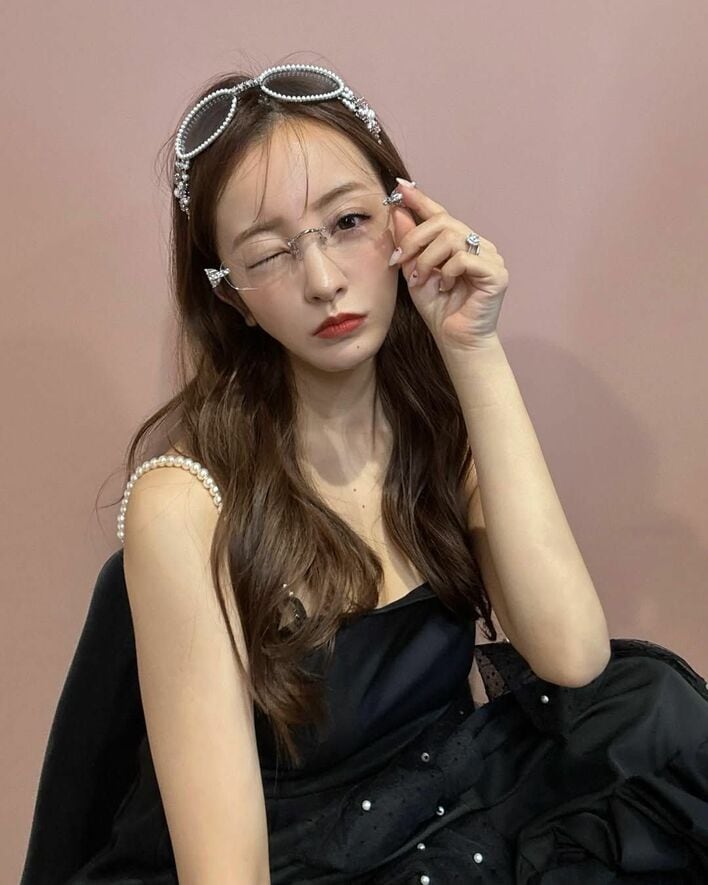ウィンク好きです」板野友美 華やかなサングラスのキラキラショットを