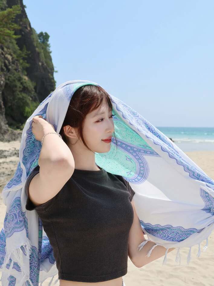 AKB48小栗有以 海で“ウエスト細い”お腹見せショット公開！お気に入りの