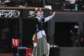 波瑠がファーストピッチ＆きつねダンスに参加！「お客さんの楽しそうな姿が見られて、楽しかった」