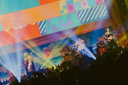 【独占＆写真16枚】美声×美声コラボで会場熱狂！マルシィ吉田右京がINI髙塚大夢との超仲良しステージと疾走感あるバンドサウンドで魅了『STAR×めざましライブ』