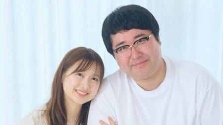 マヂラブ村上夫妻 0歳双子を抱いた家族ショット公開！“おそろいコーデ”で愛犬と共に撮影する様子に「ステキすぎ」「心が幸せになります」