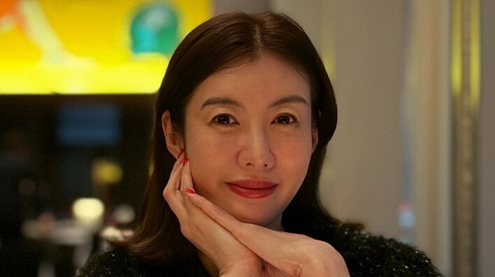 ともさかりえ 夫との“ホテル最上階”ディナーショット公開！エレガントな黒コーデでときめきエピソードも「旦那さんカッコいい！」