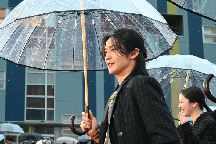 目黒蓮「カナダから来てしまいました」ひさびさ登場で空には虹も！高橋文哉の“告白”に「ちょっとショック」映画『SAKAMOTO DAYS』