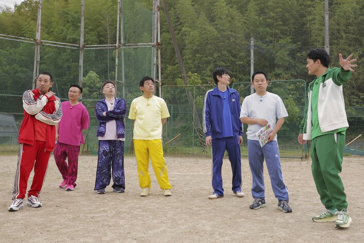 千鳥が母校を訪れ「思い出クイズ」出題！コンビ結成前の大スベリ&人生初ツッコミなどの青春秘話に華大千鳥メンバー「エモい！！」