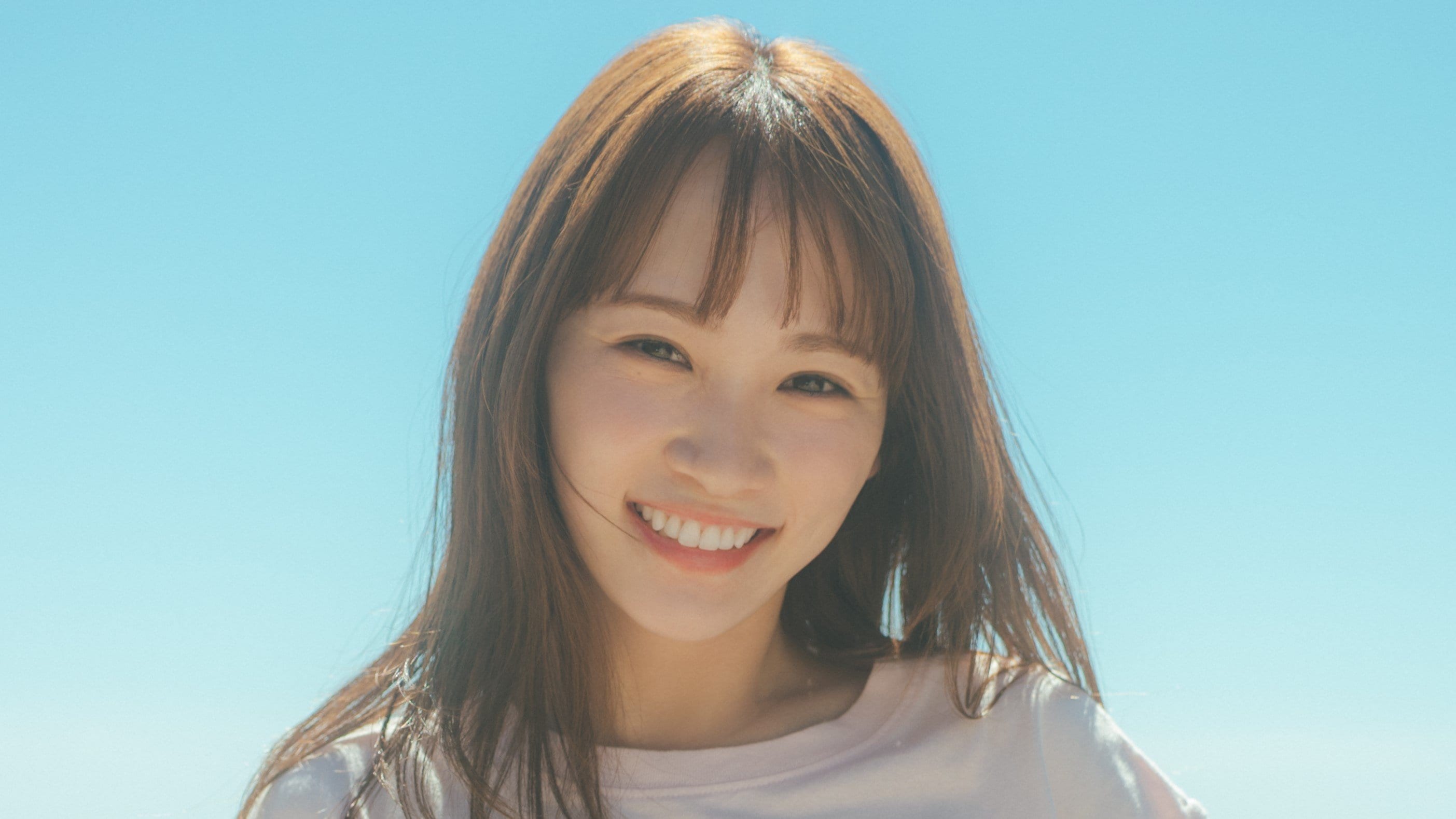 川栄李奈(30) ビーチでの“肌見せ”カット公開！初写真集で寝起き姿や