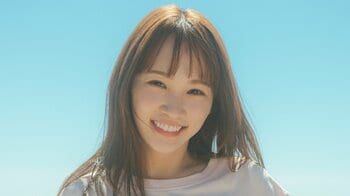 川栄李奈(30) ビーチでの“肌見せ”カット公開！初写真集で寝起き姿やモグモグ姿など貴重なカット満載「最初で最後の写真集だと…」