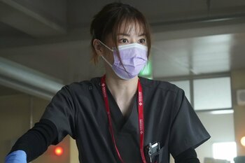 路上で意識を無くし倒れた70歳の女性が搬送されてくる！朱羅（松本若菜）は自身で手術をすると言うが…『Dr.アシュラ』第3話予告