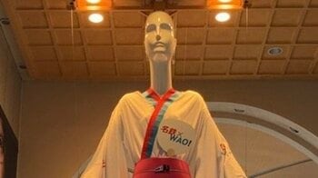 思わぬハプニングも…名古屋駅のシンボル「ナナちゃん人形」誕生から52年で初めて動いた！「動くとかロマン」「見慣れない笑」と話題に