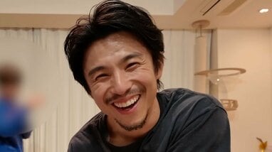 奥様さすが」中尾明慶 自宅の広々リビングを雑巾がけ！大きな鏡付いた