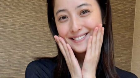 佐々木希 家族で箱根旅行に訪れたオフの日ショットを披露！濡れ髪の湯上がり浴衣姿にファン悶絶「すっぴんに癒される」