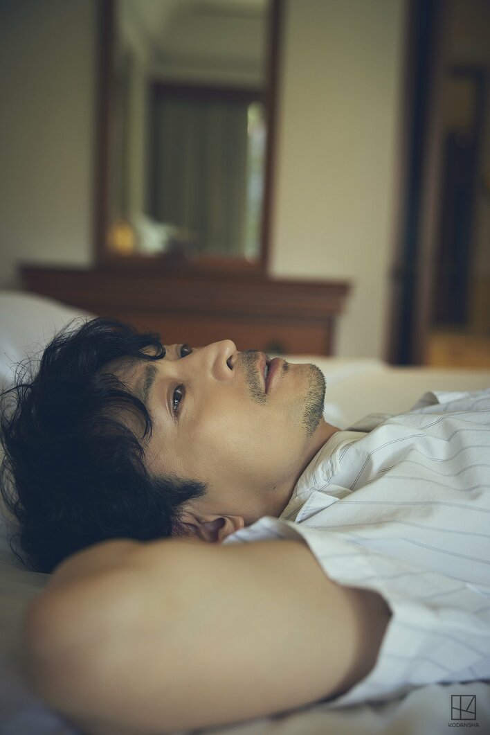 大人の色気が爆発♡」「二の腕に見とれる」津田健次郎 声優活動30周年