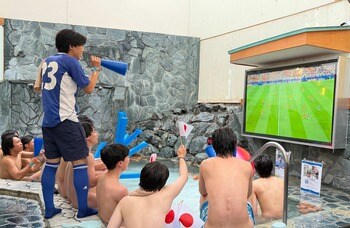 とまらない快進撃！　おふろcafe utataneで、とことん楽しむサッカー観戦イベントを実施中。おふろでラウンジで、そしてサウナ室でも盛りあがろう