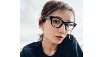 加藤あい 「漂う高級車内」でサングラス姿を披露！大人っぽい表情を浮かべた姿に「流行りのフレームもお似合い」などファン絶賛