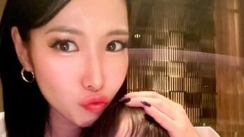 草刈正雄の長女・紅蘭 “ママ似”6歳長女との親子ショット公開！体寄せ合った仲良しショットに「姉妹みたい」などと反響