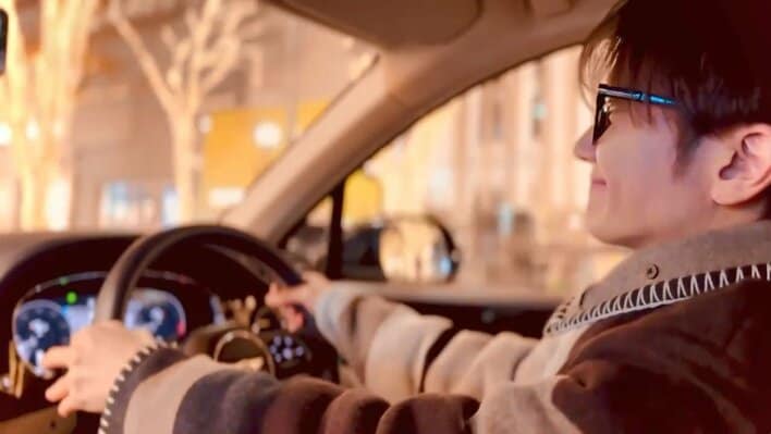 【画像4枚】「爆イケでどうしよう」とファンもん絶！Nissy(西島隆弘) の“彼氏感”あふれるドライブシーンを見る