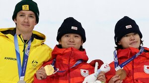 メダリストの“日本への敬意ある姿”に称賛の声！君が代で豪州選手も見せたスポーツマンシップに「更に感動」「清々しくなります」【ミラノ・コルティナ五輪】