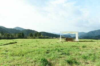お茶時間のブランド「plus KAMERIYA」秋吉台国定公園にて、秋の野点茶会を開催。