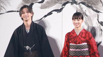 横浜流星＆清原果耶がライブペイント「めでたい日にふさわしい絵になった」