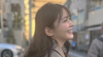 久間田琳加 「出してくよーーー」冬でも美脚映えるミニ丈ボトムで“神スタイル”披露！「生脚出してたらもう誰も勝てない」カフェで一息つく“まるでデート”なショットに「もう殿堂入りです」とファン歓喜