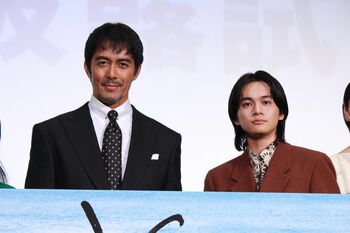 北村匠海「正気か、この人⁉︎」度数の高い酒を吹き出す阿部寛の役者魂