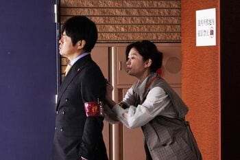 姿を消した森野（バカリズム）！ミコ（篠原涼子）は1人で法廷画家の殺人トリックを暴くが…＜『イップス』第5話完全版＞