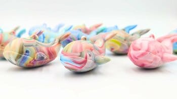 「海を守ることは、未来をまもること。」──メルキュール佐賀唐津リゾートに、唐津の海と暮らしから生まれた廃プラスチック100%のアップサイクル作品を展示