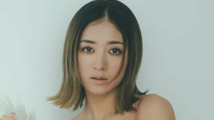 第一子妊娠中・みちょぱ 美ボディ際立つランジェリー姿を披露！「すごい腹筋」しなやかな曲線美と美腹筋に「眼福」「スタイル良すぎ」と絶賛の声