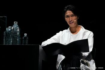 橋本良亮 主演朗読劇「『ピース』-peace or piece？-」で、篠井英介と緊迫シーンを展開！