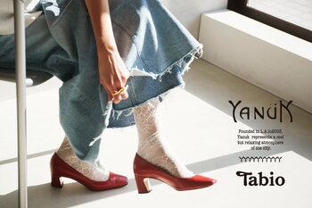 デニムブランド「YANUK」とTabioがデニムコーディネートに最適な靴下を発売！