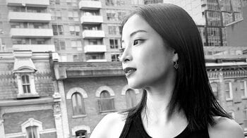 広瀬すず レアな機内での様子も！「ギャップ最高」トロントでの自然体あふれるオフショット公開に「素が出てる」「どの写真も素敵」