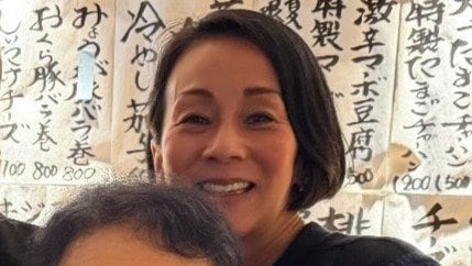 中村江里子 母“顔出し”の親子3世代ショット披露！スタイル抜群の長女&次女とぎゅっとハグを交わした家族愛あふれる姿に「とても幸せそう」
