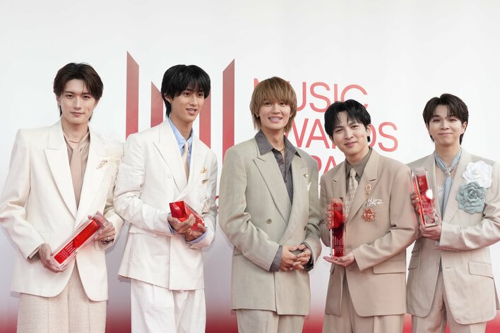 【写真】M!LKが5人揃って登場！MAJ2026のレッドカーペットの写真を見る